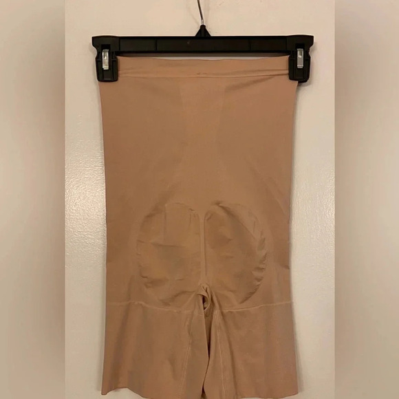 NWT SPANXsculpt OnCore High-Waisted Mid Thigh Short Soft Nude Size Medium - Picture 3 of 5